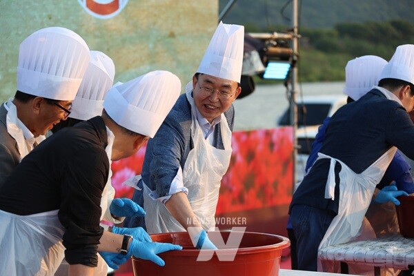 제21회 영산포 홍어‧한우 축제 홍어무침행사