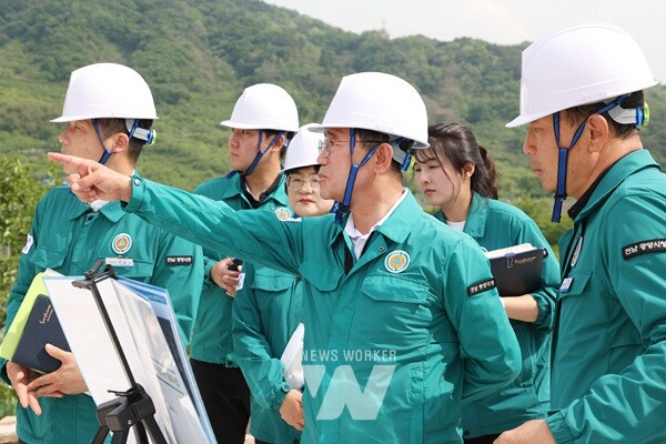 정인화 광양시장은 지난 14일 오후 여름철 집중호우와 태풍에 대비해 진월 중도 배수펌프장과 진상 탄치 재해위험지구 정비사업 현장을 점검했다.