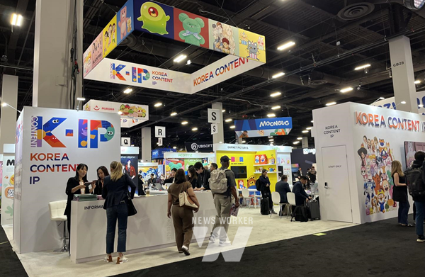 콘진원은 지난 20일부터 22일까지 사흘간 미국 라스베이거스에서 개최된 ‘2025 라이선싱 엑스포(Licensing Expo 2025, 이하 엑스포)’에 참가해 한국공동관을 운영하며, 국산 콘텐츠 지식재산(IP)의 해외 진출을 성공적으로 지원했다.