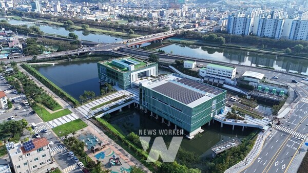 1 지난해 제24회 순천남승룡마라톤대회1 조례호수공원에서 진행된 해달맞이 생활체육 교실1 순천어울림센터 전경1 순천시어울림체육센터 내 체력단련실과 중증장애인운동실