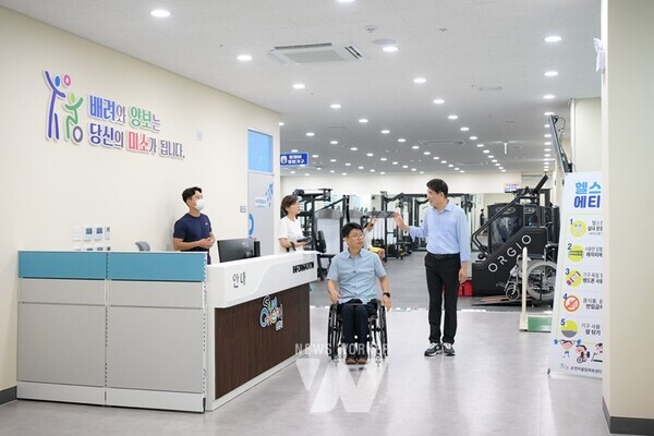 1 지난해 제24회 순천남승룡마라톤대회1 조례호수공원에서 진행된 해달맞이 생활체육 교실1 순천어울림센터 전경1 순천시어울림체육센터 내 체력단련실과 중증장애인운동실