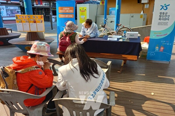 장흥군보건소는 27일 정남진 토요시장에서 군민을 대상으로 ‘정신건강증진’홍보 캠페인을 실시했다