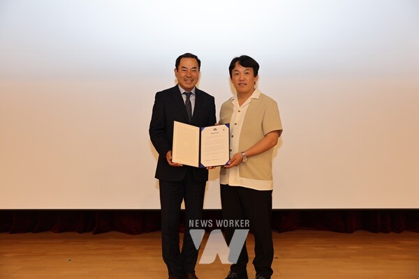 여수광양항만공사(YGPA, 사장 직무대행 황학범)는 29일 공사 임직원과 자회사 임직원이 참석한 가운데 “적극행정 실천다짐 결의 및 전문가 초청 교육”을 실시했다