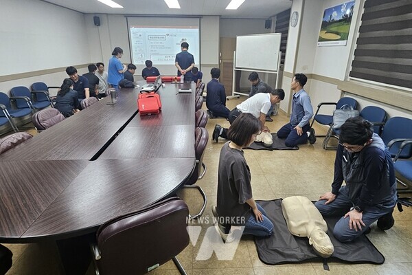 광양만권경제자유구역청(청장 구충곤, 이하 광양경자청)은 지난 29일 율촌제1산업단지에 입주한 현대아이에프씨(주)에서‘찾아가는 건강 돌보미’프로그램을 운영했다