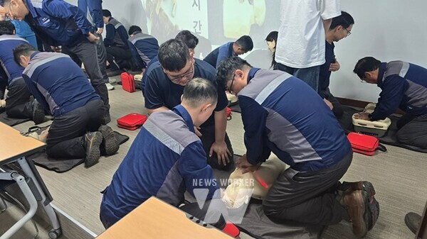 광양만권경제자유구역청(청장 구충곤, 이하 광양경자청)은 지난 29일 율촌제1산업단지에 입주한 현대아이에프씨(주)에서‘찾아가는 건강 돌보미’프로그램을 운영했다