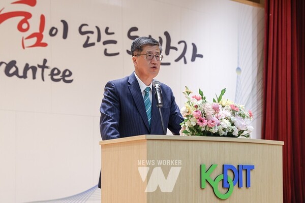 최원목 신용보증기금 이사장이 30일 대구 본점에서 개최된 ‘창립 49주년 기념식’에서 기념사를 하고 있다.