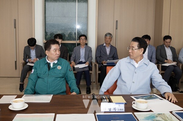 광양만권경제자유구역청(청장 구충곤, 이하 광양경자청)은 5월 30일, 김영록 전남도지사가 여수 경도해양관광단지 현장을 방문해 추진상황을 점검하고 애로사항을 청취했다고 밝혔다