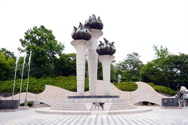 여수시 자산공원 현충탑