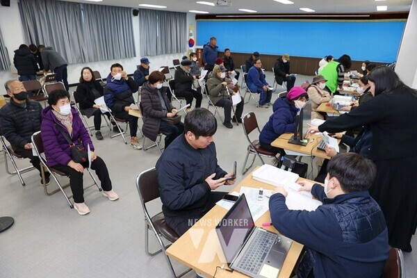 전남 해남군이 지난 2월 지급한 민생경제회복지원금이 지역경제에 실질적인 활력을 불어넣은 것으로 나타났다