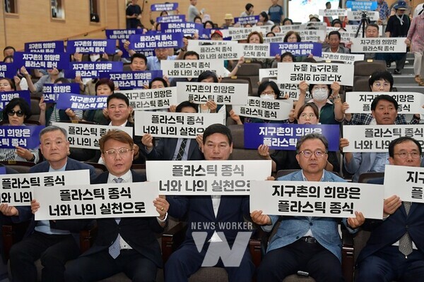담양군은 지난 9일, 제30회 환경의 날을 맞아 (사)생태도시담양21협의회, 전라남도 지속가능발전협의회와 공동으로 기념행사를 열었다.