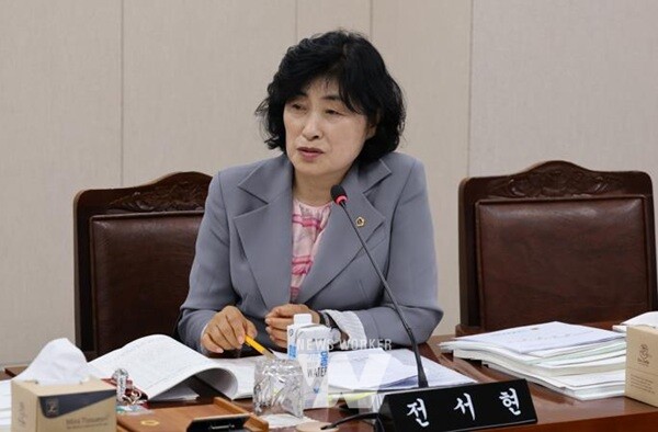 지난 6월 9일 전서현 의원 2024회계연도 기획조정실 소관 결산 및 예비비 지출 승인의 건 심사를 하고 있다.