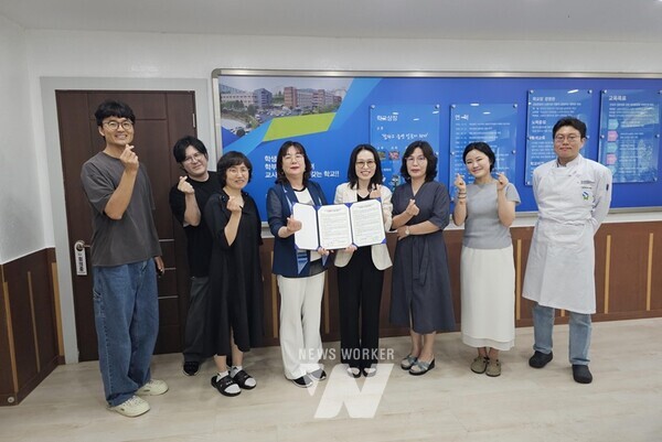 여수시사회적경제마을통합지원센터와 여수정보과학고등학교가 지난 10일 ‘산학협력 및 채용 협약식’을 갖고 상호 협력체계 구축에 나섰다.