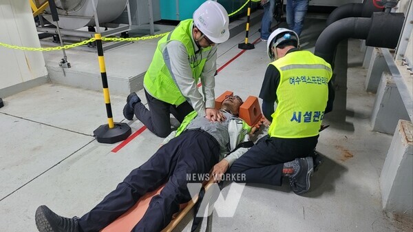 여수광양항만공사(YGPA, 사장 직무대행 황학범)는 지난 12일 여수박람회장의 화재 및 밀폐공간 사고에 대비한 자체 안전훈련을 실시했다