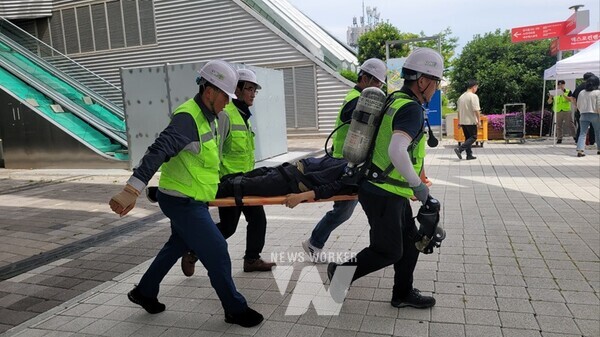 여수광양항만공사(YGPA, 사장 직무대행 황학범)는 지난 12일 여수박람회장의 화재 및 밀폐공간 사고에 대비한 자체 안전훈련을 실시했다