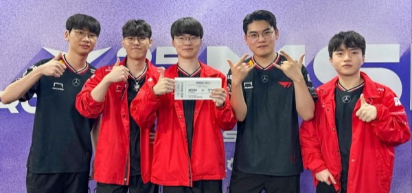 MSI 진출에 성공한 T1 선수단 [사진=T1 SNS]