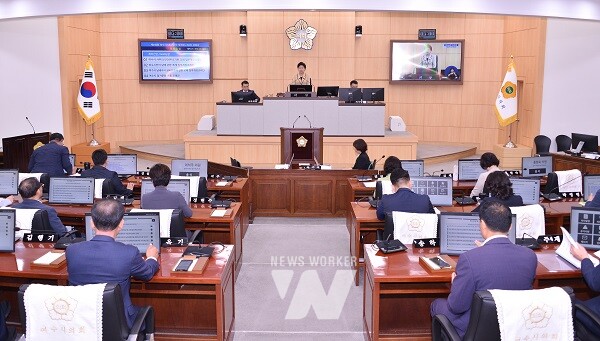 여수시의회(의장 백인숙)는 16일 제246회 정례회 제4차 본회의를 끝으로 13일간의 회기 일정을 마무리했다