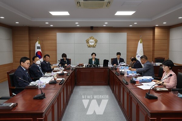 보성군의회는 제1차 정례회에서 보성군 2024회계연도에 대한 결산안과 예비비 지출 승인안 심사를 마치고 의결 처리했다