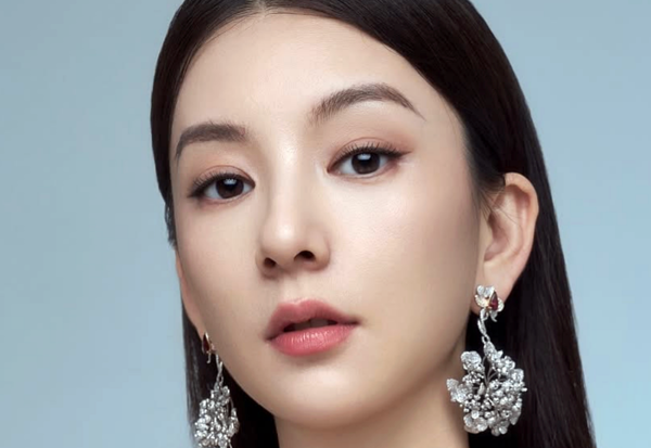 모델 겸 배우로 일하고 있는 팡위안 [사진=팡위안 인스타그램]