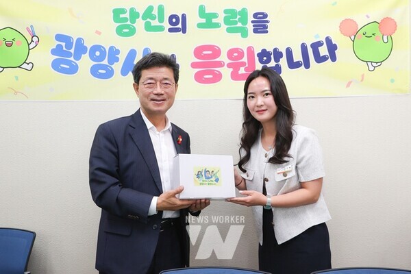 전남 광양시는 지난 17일 활기찬 직장 문화를 조성하고 직원들과의 소통을 강화하기 위해 ‘광양시가 응원합니다’ 행사를 개최했다