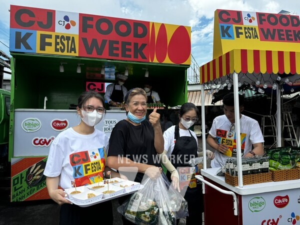2024 CJ K FESTA 푸드 위크를 즐기는 베트남 소비자