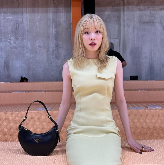 과거에 금발을 한 적이 있는 나가노 메이. 팬들이 어울리지 않는다고 하자 흑발을 유지해 왔다. [사진=나가노 메이 인스타그램]