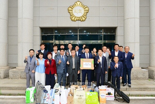 광양시의회(의장 최대원) 지난 20일 지역사회 나눔 실천을 위한 ‘아름다운 기부’ 행사를 개최했다