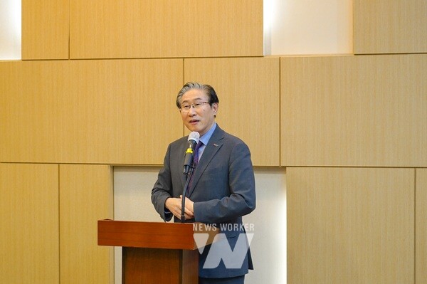 임기철 GIST 총장이 ‘2025 호남수학회 국제학술대회’에 참석해 인사말을 하고 있다.