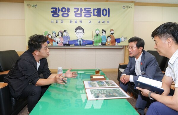 전남 광양시는 지난 25일 시청 만남실에서 열린 ‘6월 광양 감동데이’에서 정인화 시장이 시민들의 생활 속 고충을 청취하고, 해결 방안을 함께 모색했다