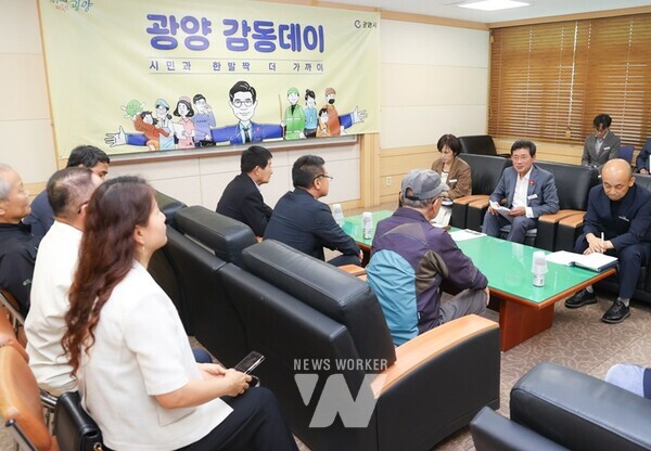 전남 광양시는 지난 25일 시청 만남실에서 열린 ‘6월 광양 감동데이’에서 정인화 시장이 시민들의 생활 속 고충을 청취하고, 해결 방안을 함께 모색했다