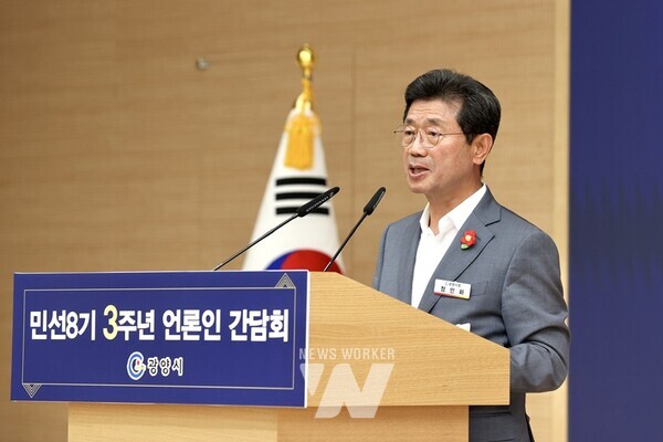 전남 광양시는 6월 27일 시청 대회의실에서 ‘민선 8기 취임 3주년 기자간담회’를 열고, 지난 3년간 시정 성과를 돌아보며 향후 1년간의 시정 운영 방향을 제시했다.