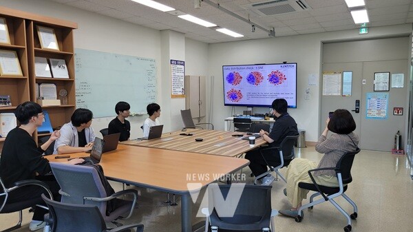 캡스톤 디자인 프로젝트 중인 켄텍 1기생들