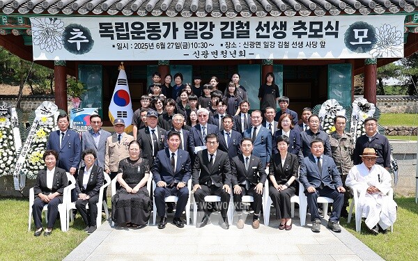 함평군은 30일 호남 대표 독립운동가 일강 김철 선생 추모식이 지난 27일 신광면 구봉마을 일강 김철 선생 사당에서 엄숙히 치러졌다