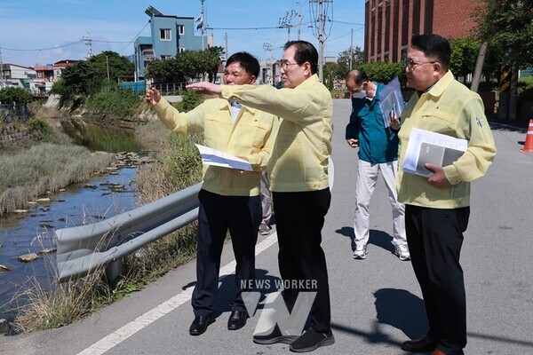 전남 완도군(군수 신우철)은 국지성 집중호우에 따른 침수와 폭염 등 여름철 재해 피해를 최소화하기 위해 총력전에 나섰다