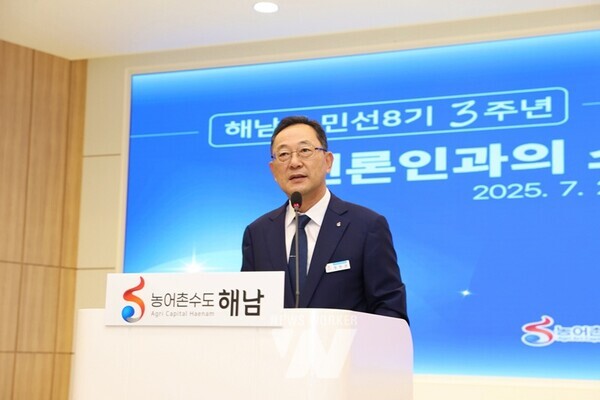 해남군은 2일 군청 대회의실에서 민선8기 3주년 언론인 간담회를 갖고, 지난 민선7~8기 7년의 성과를 돌아보고, 앞으로 군정발전 방향과 비전을 설명하는 대화의 시간을 가졌다. 