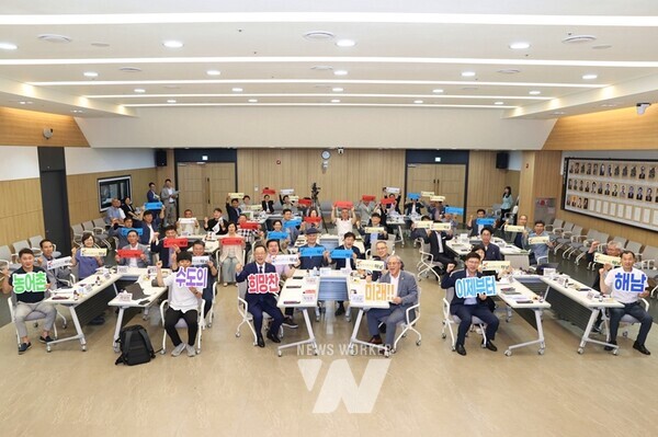 해남군은 2일 군청 대회의실에서 민선8기 3주년 언론인 간담회를 갖고, 지난 민선7~8기 7년의 성과를 돌아보고, 앞으로 군정발전 방향과 비전을 설명하는 대화의 시간을 가졌다. 