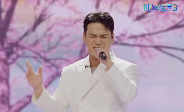 나훈아 노래에 강점을 보인 천록담 [사진=미스 앤 미스터 트롯]