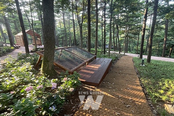 완도군 고금 덕암산에 조성된 생태공원 전경