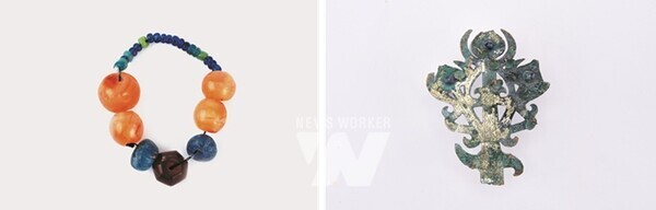 유리구슬(옥야리 장동 방대형 고분 출토), 금동관 세움장식(내동리 쌍무덤 출토)