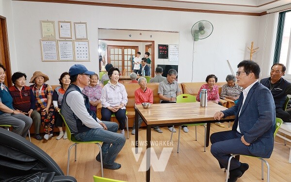 이상익 함평군수 대동면 용성리 구룡마을 회관 방문