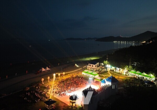 지난해 신지 명사십리에서 열린 해양치유 치맥 페스티벌 현장