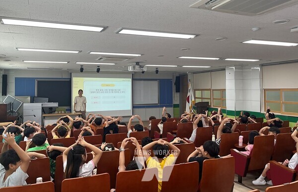 전남 여수시(시장 정기명)는 지난 7일과 10일 양일에 걸쳐 관내 초·중학생 170여 명을 대상으로 찾아가는 인구 아카데미를 운영한다.