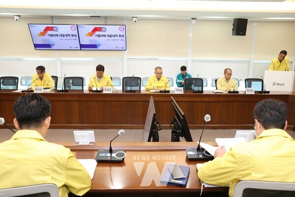 전남 해남군은 장마가 일찍 끝나고, 강수량이 평년에 미치지 못하면서 가뭄피해가 우려됨에 따라 대책회의를 갖고 선제적 대응을 강화해 나가기로 했다.