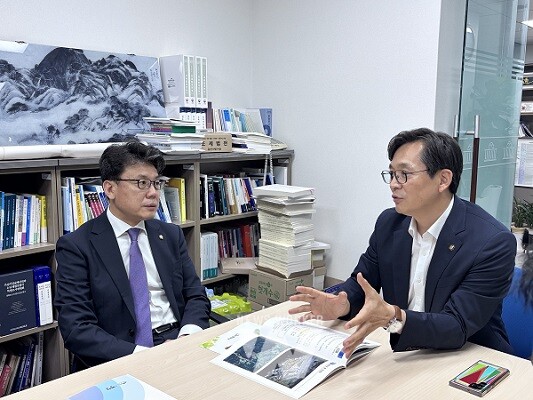 우승희 영암군수 진성준 국정기획위 부위원장 면담