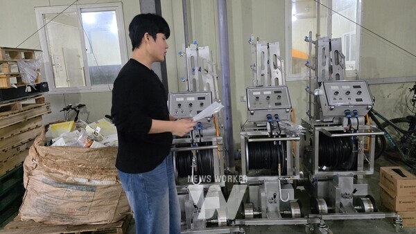 함평군은 최근 농촌진흥청 원예특작 신기술 보급 시범사업의 일환으로 ‘상하 흔들식 자동약제살포시스템’을 이용한 무인방제장치 5대를 농가에 보급했다