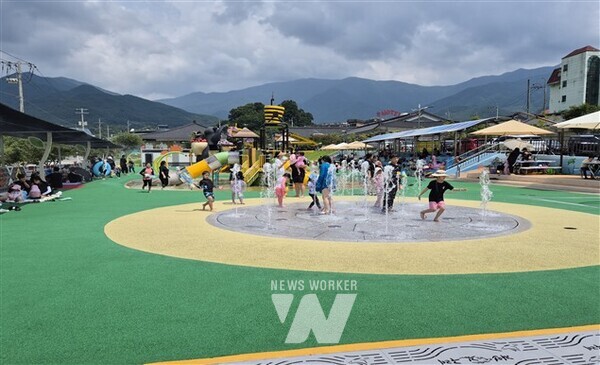 전남 구례군은 본격적인 여름철을 맞아 산동면 “나들이 워터파크”를 오는 7월 12일부터 8월 24일까지 44일간 무료 운영 한다