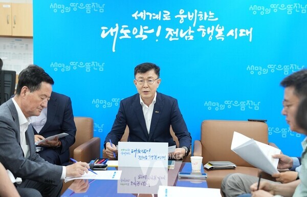 전라남도는 9일 내만을 포함한 서해·남해 연안 일부 지역에 고수온 주의보가 발령됨에 따라 양식장 피해 최소화를 위한 사전 대비를 완료하고 즉각적인 비상 대응체계에 돌입한다