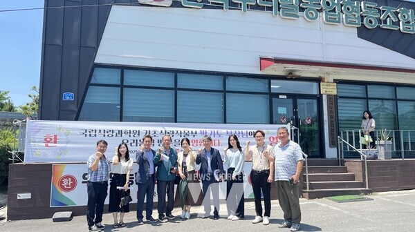 광주광역시 농업기술센터는 9일 농촌진흥청 국립식량과학원과 함께 광주지역 국산밀 생산·가공·유통 현장을 찾아 ‘국산밀 산업 활성화 방안’을 모색했다.