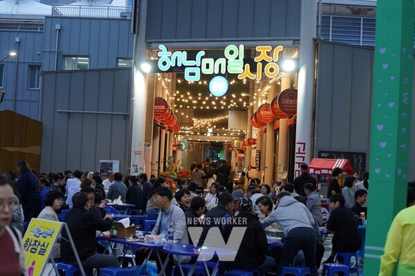 해남군 원도심에서 열리는 땅끝달달야행이 여름시즌에 맞춰 더욱 시원해진 프로그램으로 방문객들을 맞는다.