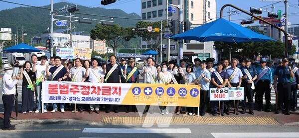 나주시는 9일 나주 성북사거리에서 민·관 합동 교통안전 캠페인을 실시했다. (사진제공-나주시)