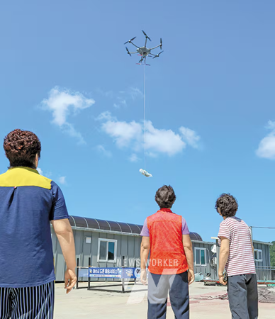 여수시(시장 정기명)가 7월 11일부터 11월 21일까지 물류 취약지역인 10개 섬을 대상으로 생활 물품과 배달 음식 등을 드론으로 배송하는 ‘섬 드론 배송 상용화 사업’을 본격 추진한다고 밝혔다.